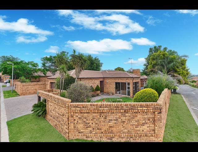 3 BEDROOM FREEHOLD FOR SALE IN NORTH RIDING